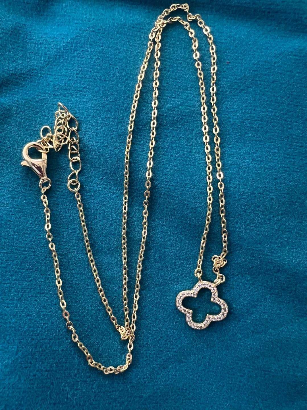 New Gold clover necklace