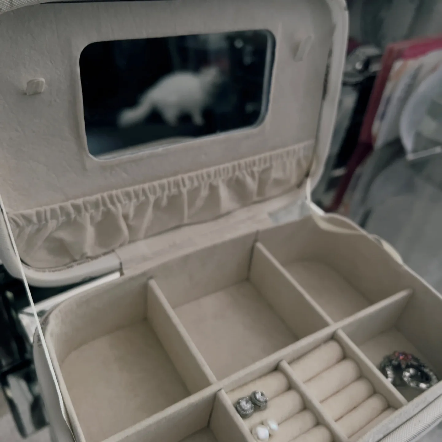 Vintage Invitation Jewelry Box image indicator(3)