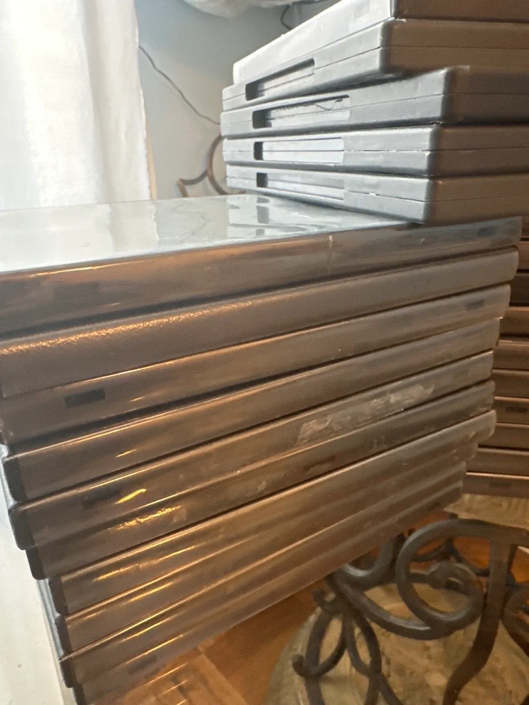 DVD Cases - Lot of empty dvds cases image indicator(3)