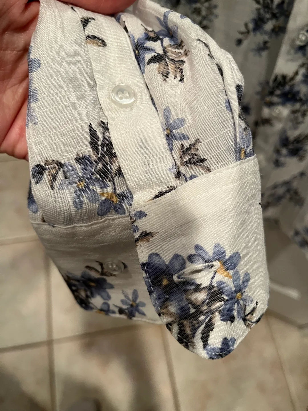 Blousology Floral Blouse - Size L/G image indicator(3)