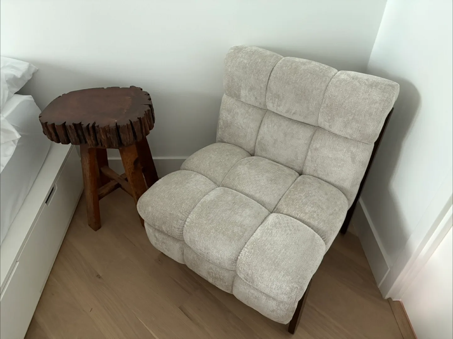 Accent chair thumbnail