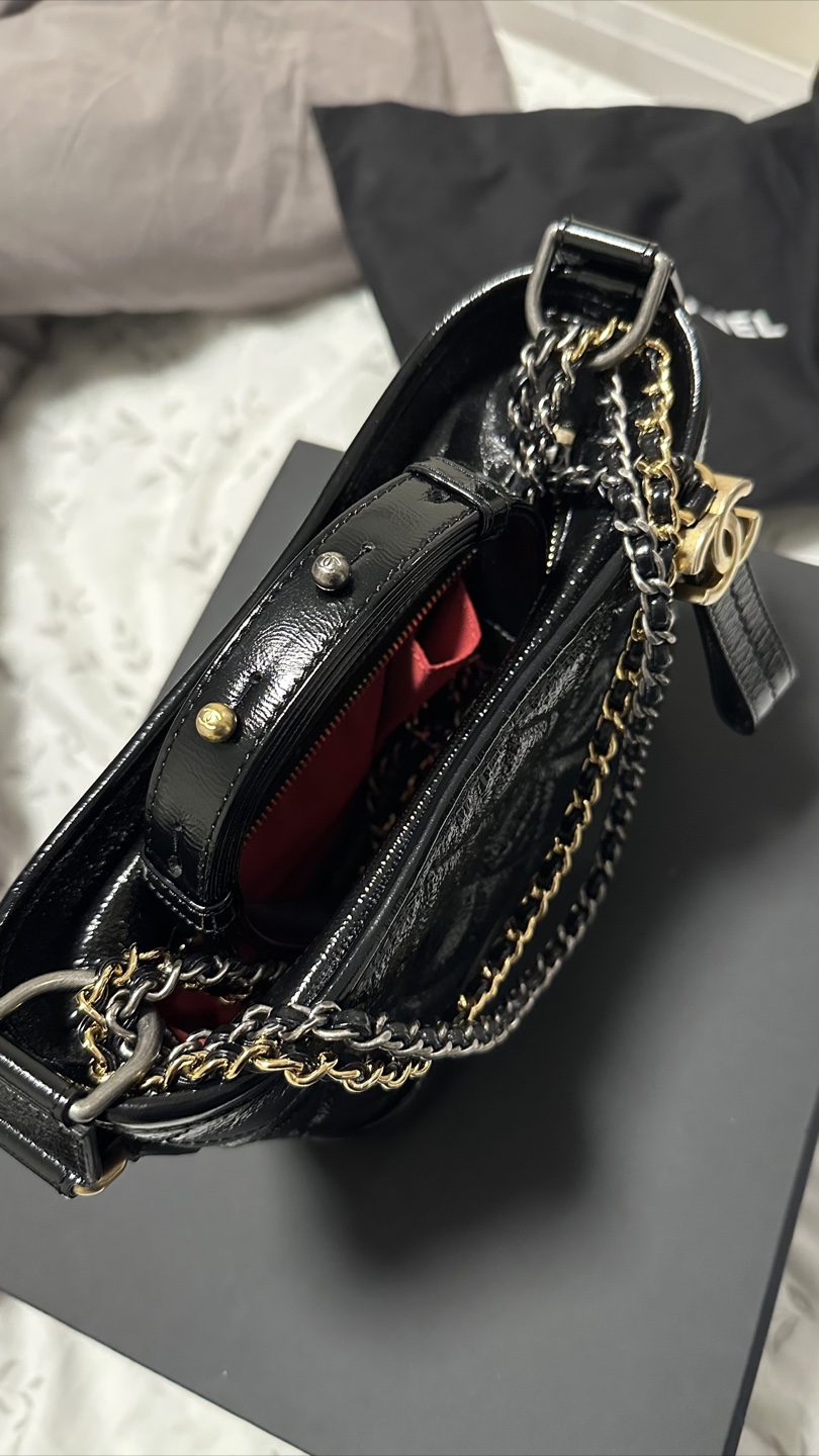 Chanel Black Patent Leather Small Gabrielle Hobo Bag - photo 2