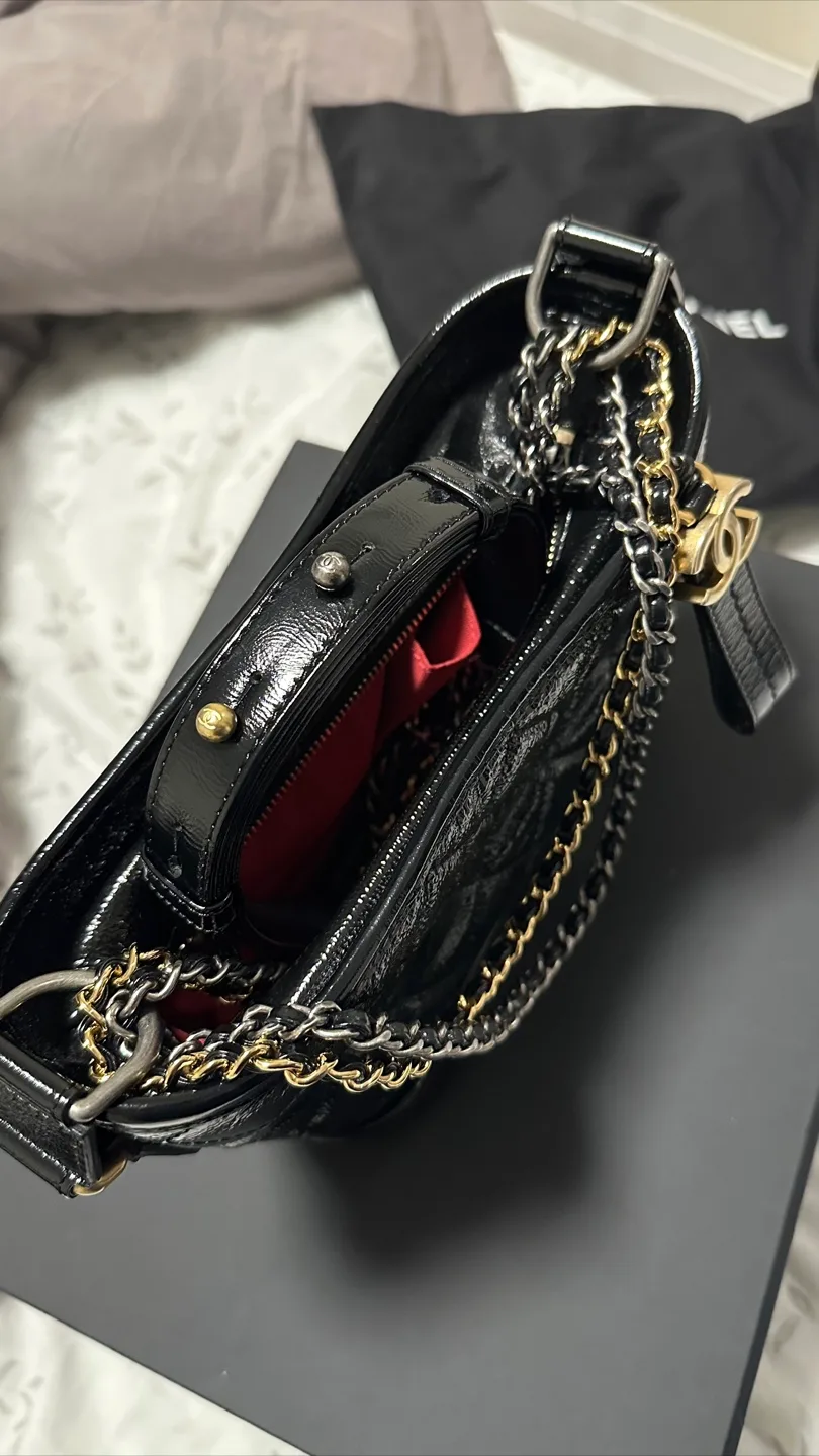 Chanel Black Patent Leather Small Gabrielle Hobo Bag image indicator(2)