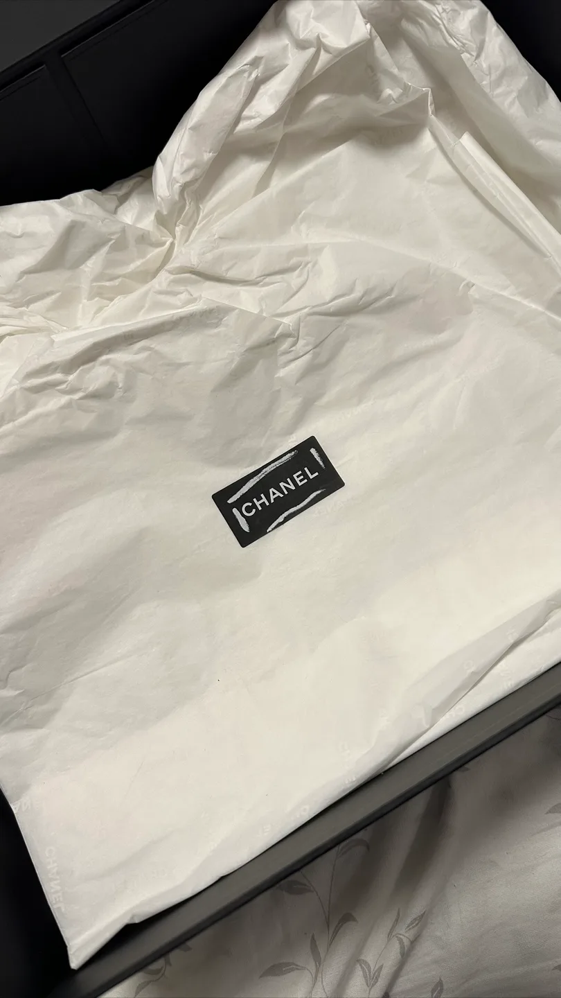 Chanel Black Patent Leather Small Gabrielle Hobo Bag image indicator(10)