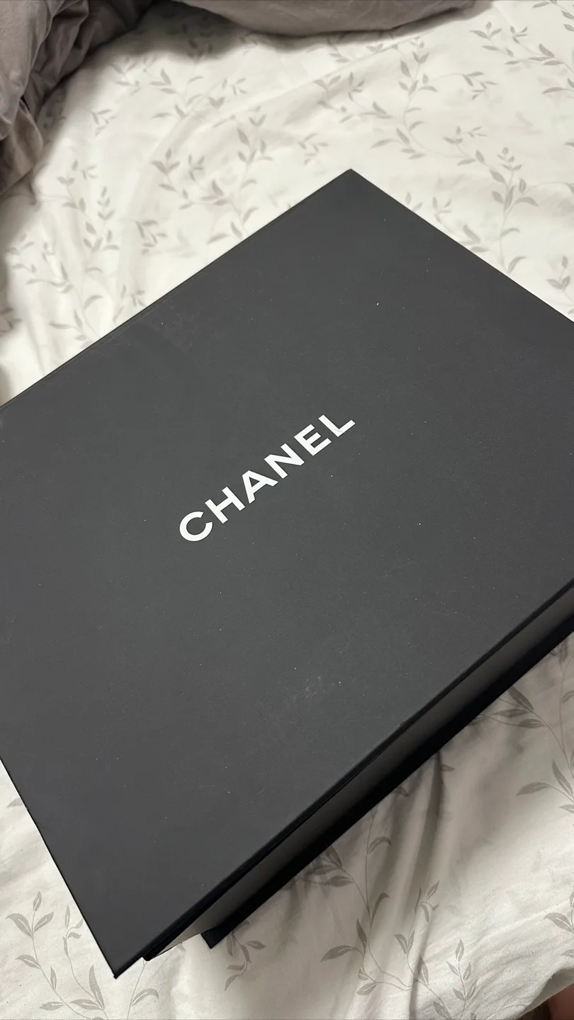 Chanel Black Patent Leather Small Gabrielle Hobo Bag image indicator(9)