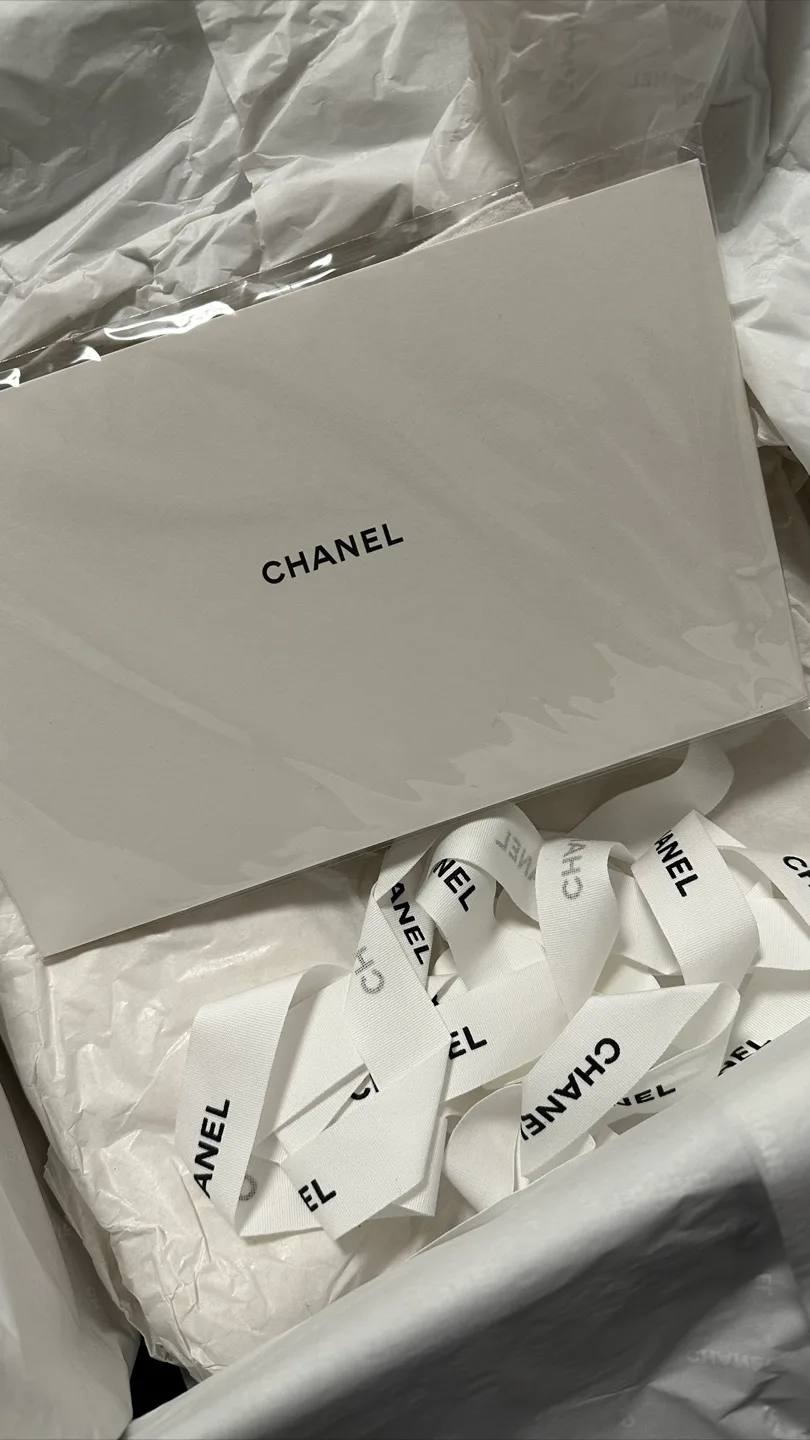 Chanel Black Patent Leather Small Gabrielle Hobo Bag image indicator(8)