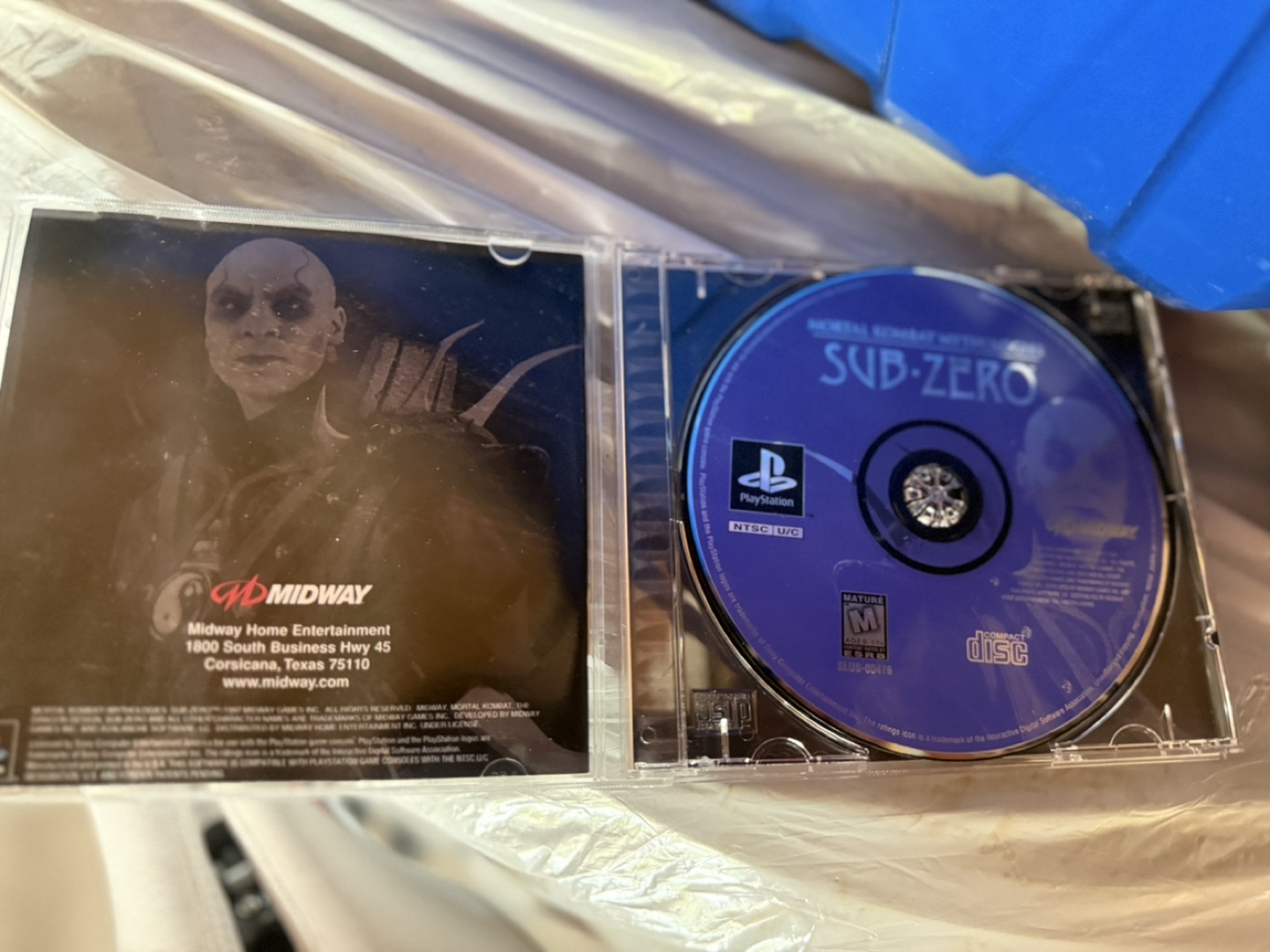 Mortal Kombat Mythologies: Sub-Zero PS1 Game - photo 2