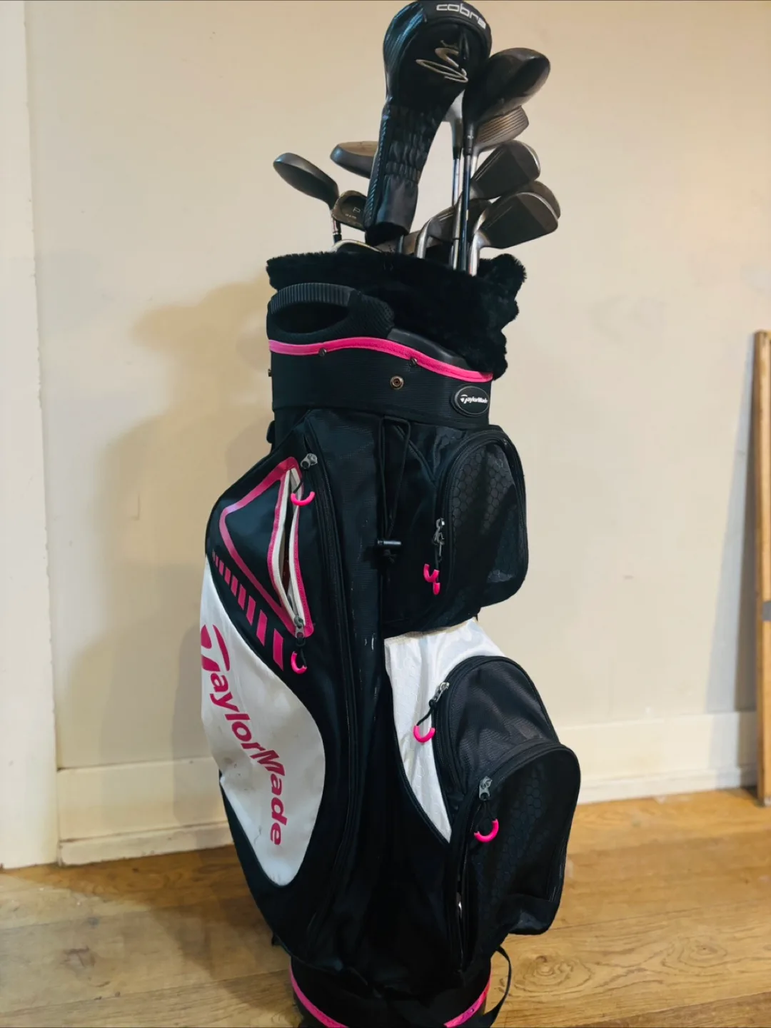 Golf Club Set with TaylorMade Bag image indicator(3)