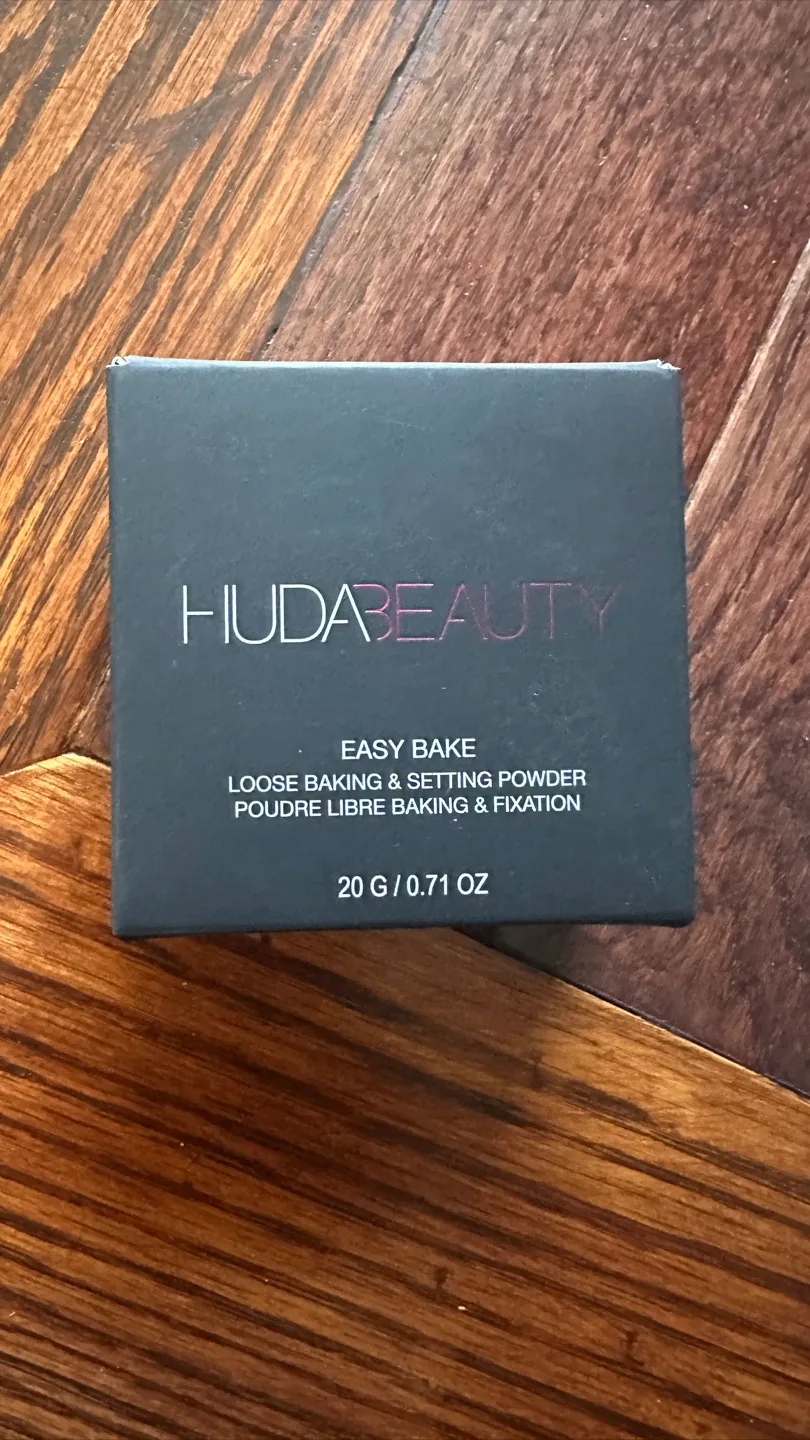 Huda Beauty Easy Bake Loose Setting Powder thumbnail