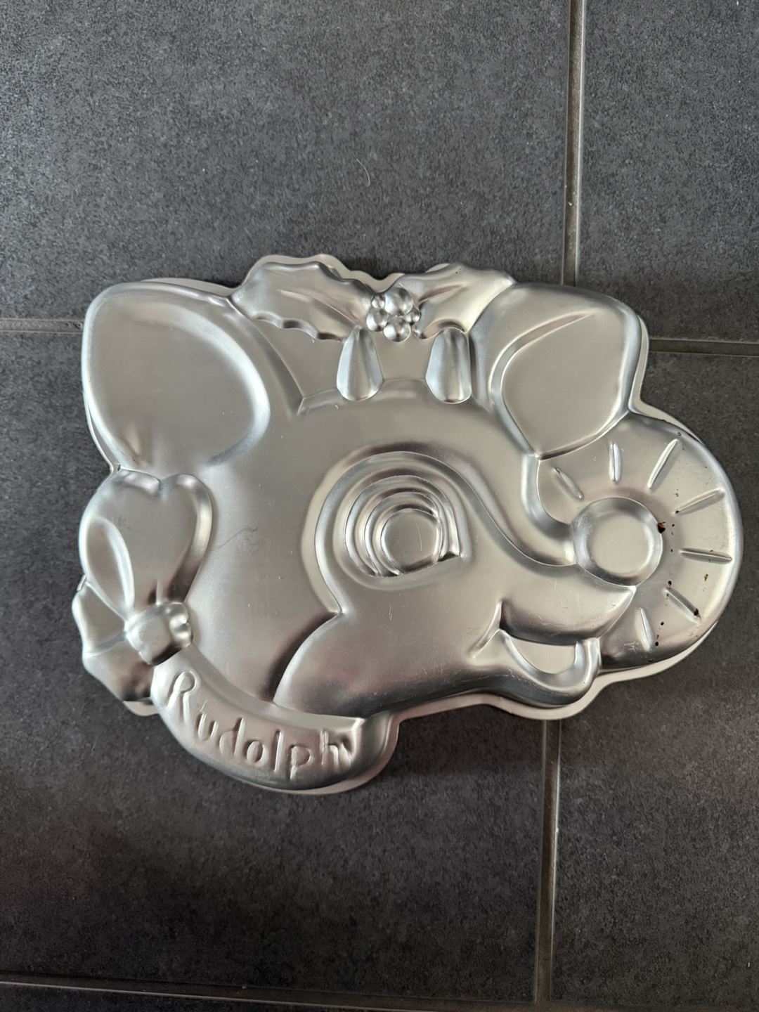 Wilton Cake Pans - Rudolph, Cupid, Skeleton - photo 3
