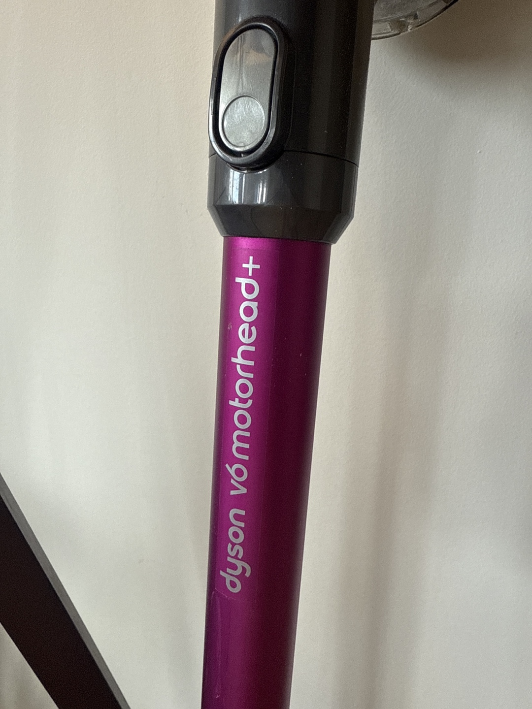 Dyson V6 Motorhead+ Cordless Vacuum - Used - photo 2