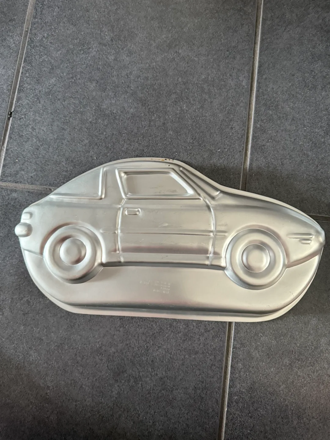 Wilton Party Pan Cake Molds thumbnail