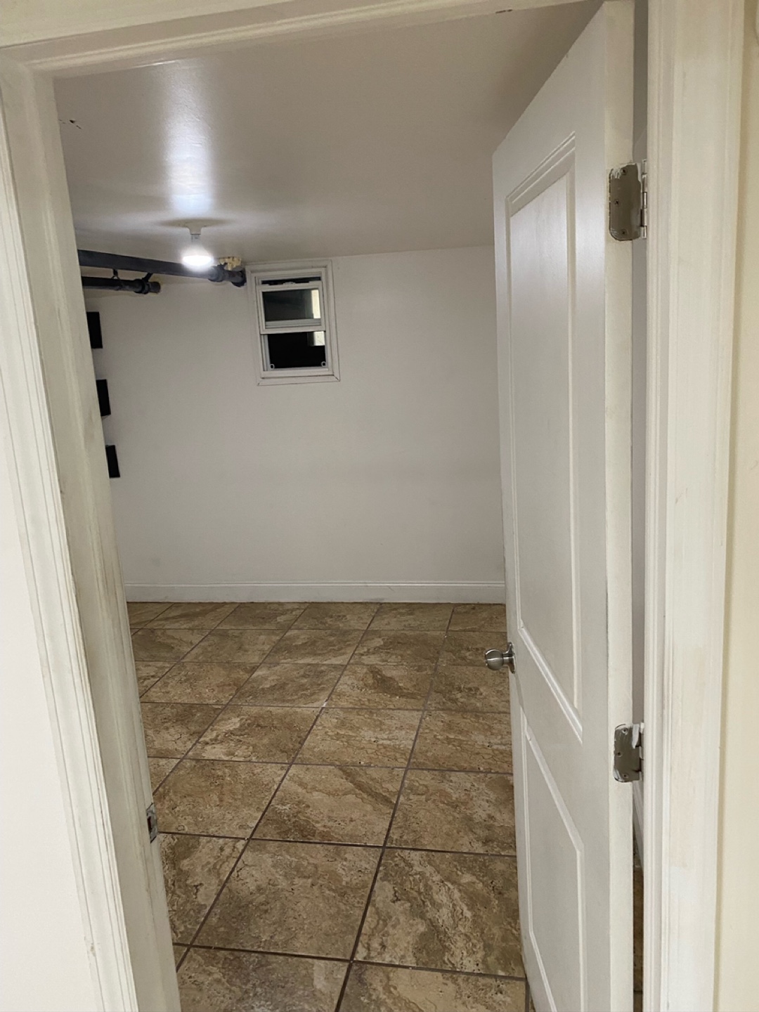 Basement for rent - photo 2
