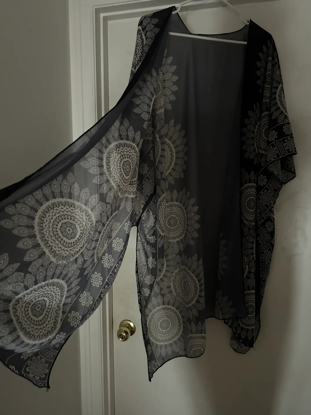 Black & White Floral Kimono image indicator(4)