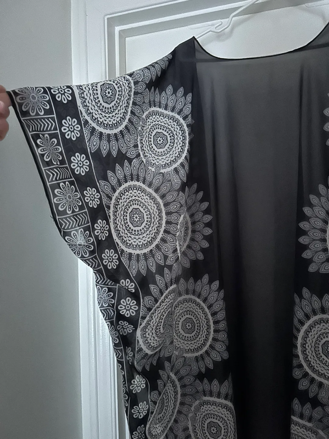 Black & White Floral Kimono image indicator(3)