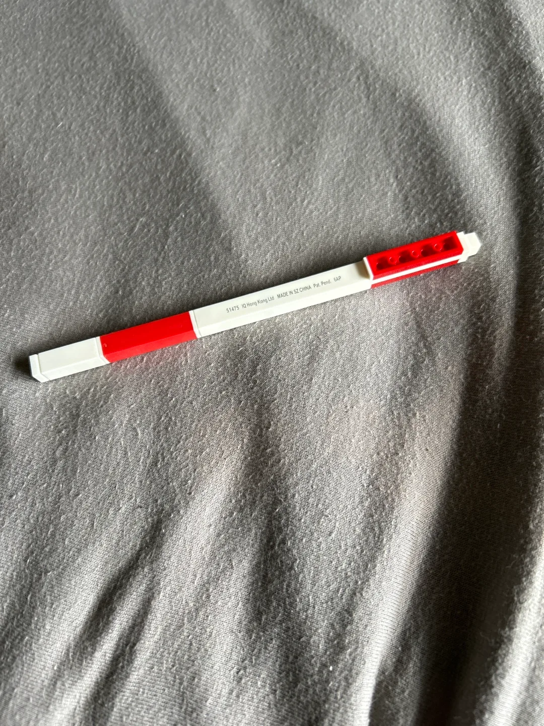 LEGO Gel Pen - Red & White image indicator(2)