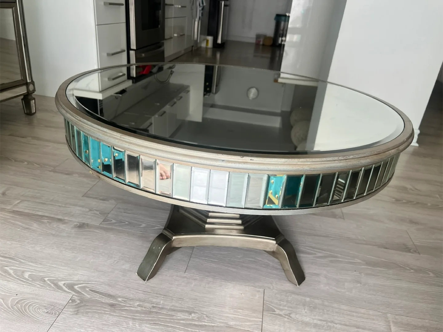 Mirrored Round Coffee Table image indicator(4)