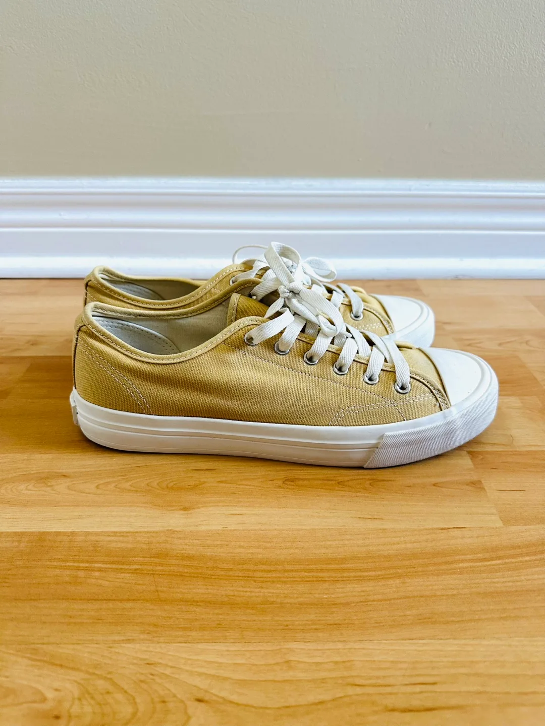 H&M Essentials Canvas Sneakers - Size 41 image indicator(5)