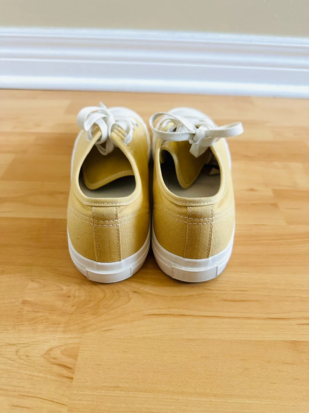 H&M Essentials Canvas Sneakers - Size 41 image indicator(4)