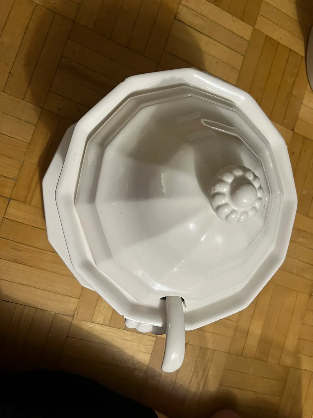 White Ceramic Tureen & Decorative Vase image indicator(2)