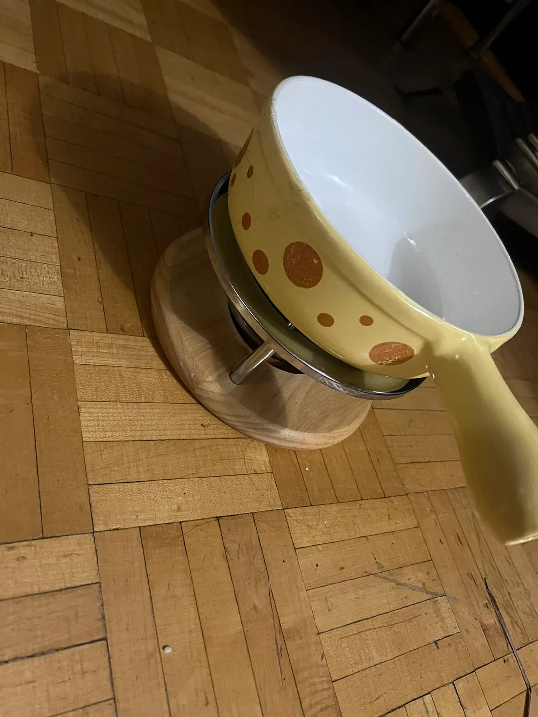 White Ceramic Tureen & Decorative Vase image indicator(8)