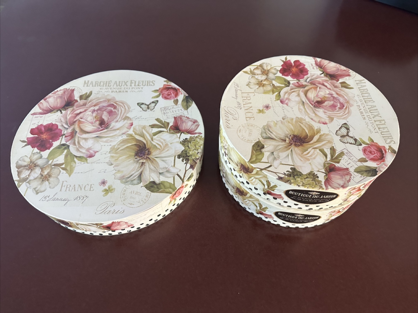 8 Desert Plates and 2 Tier Plate Cake Stand