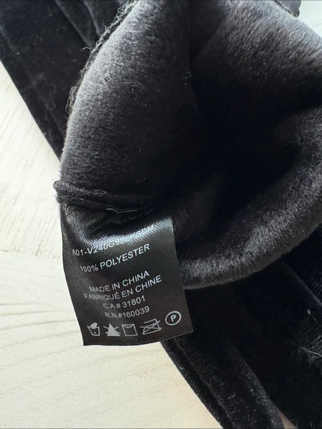 Black Velvet Touchscreen Gloves image indicator(2)