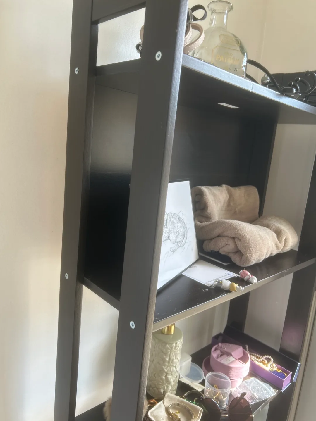 Black open shelf image indicator(2)