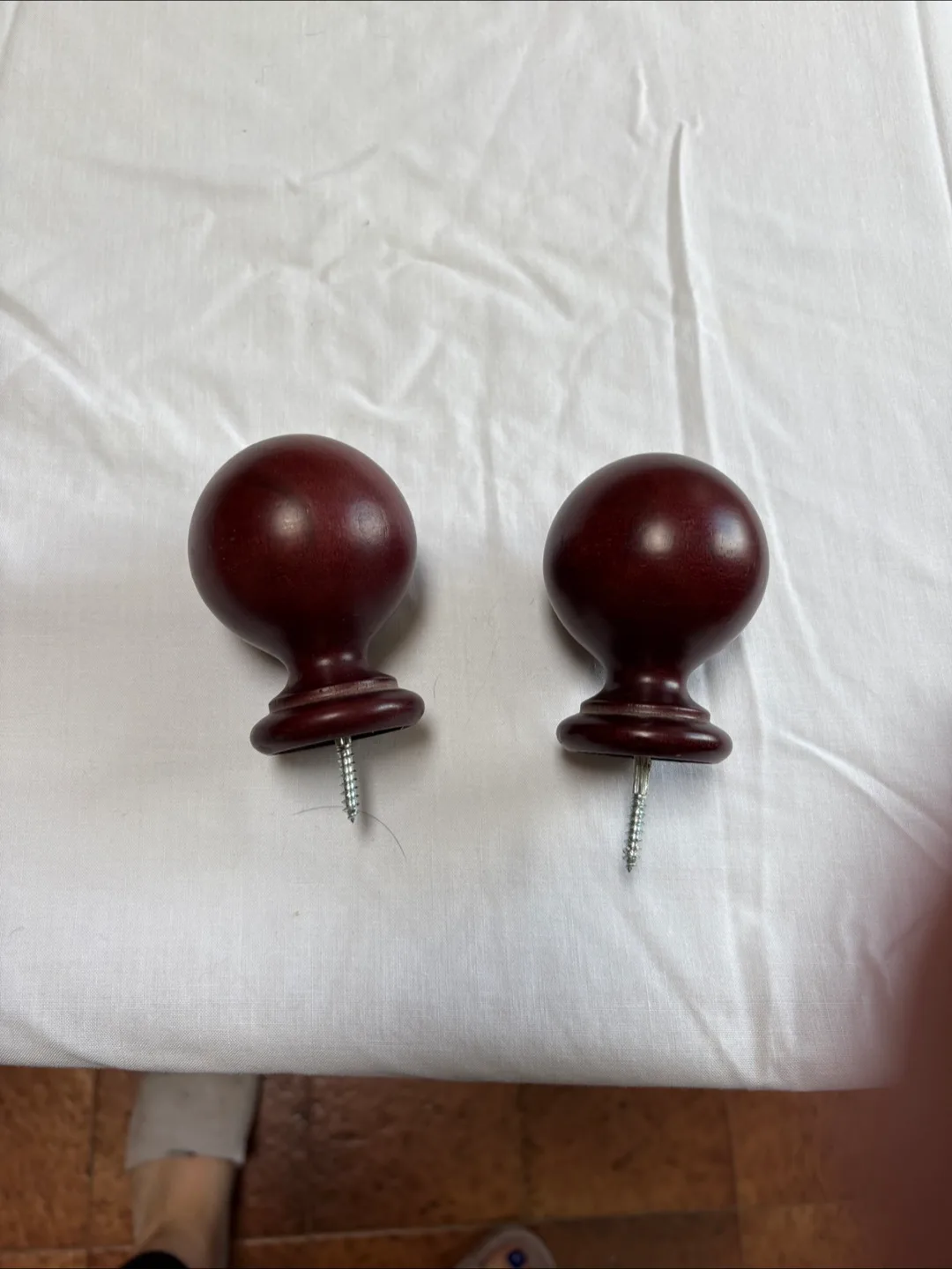 Wooden Curtain Rod & Finials Set thumbnail