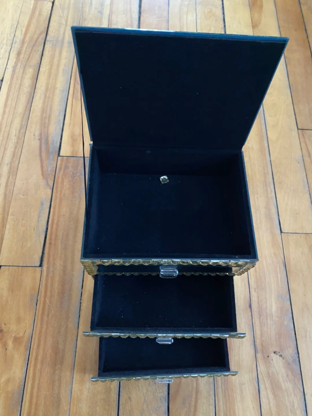 Mirrored Jewellery Box with 3 Drawers image indicator(4)
