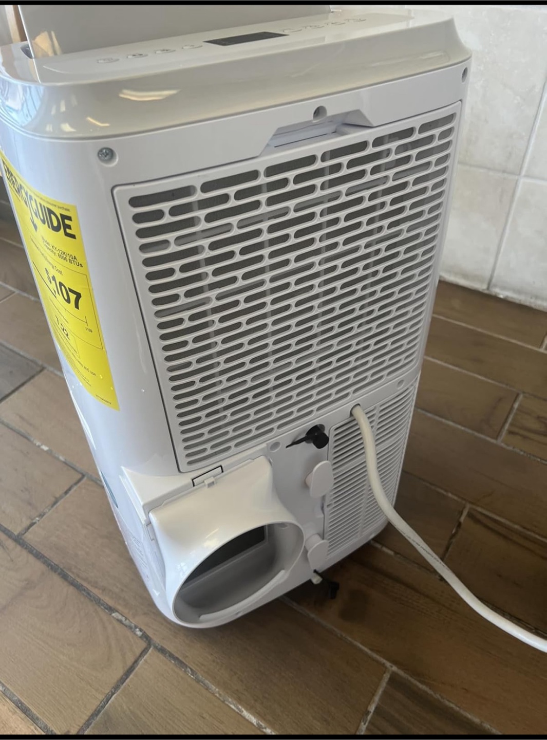 A white air conditioner of 12000btu for sale - photo 2