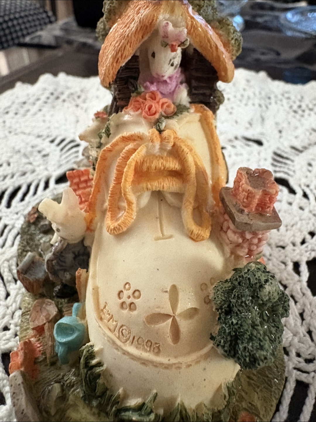 Vintage 1993 Bunny House Figurine - photo 4