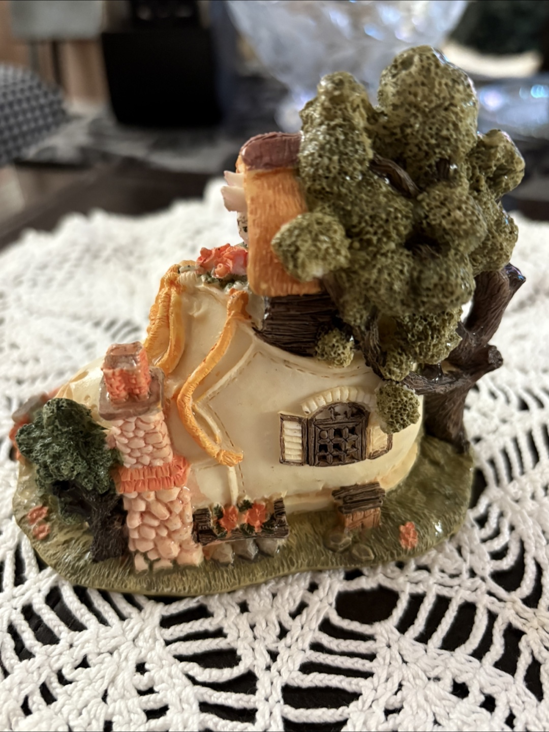 Vintage 1993 Bunny House Figurine - photo 2