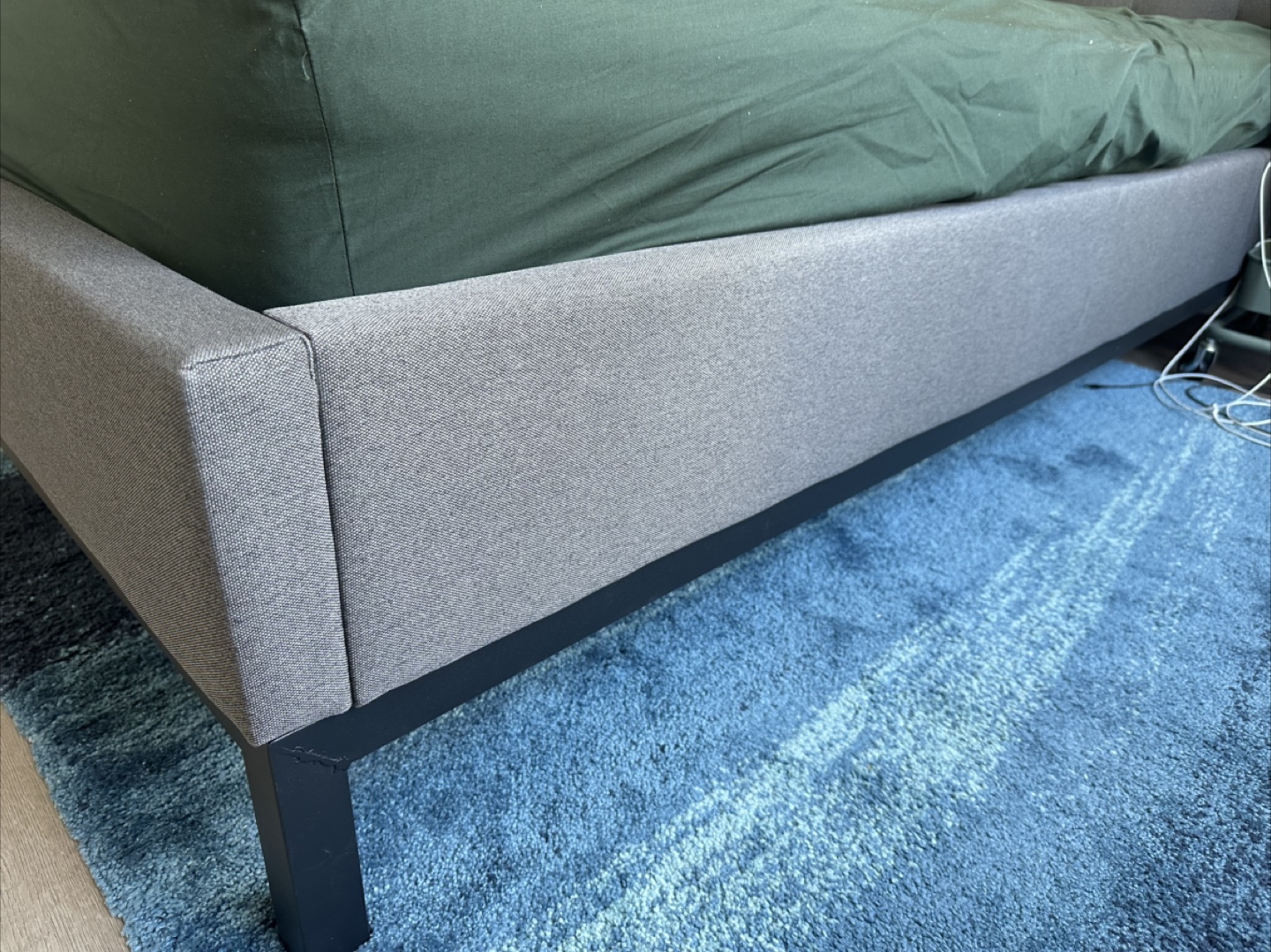 Upholstered Platform Bed Frame - Queen Size - photo 5