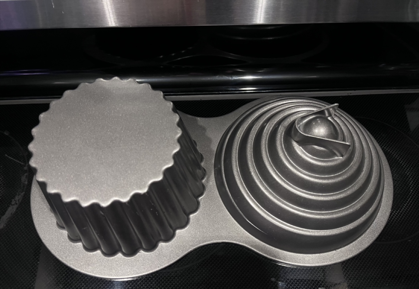 Wilton Giant Cupcake Pan - photo 2