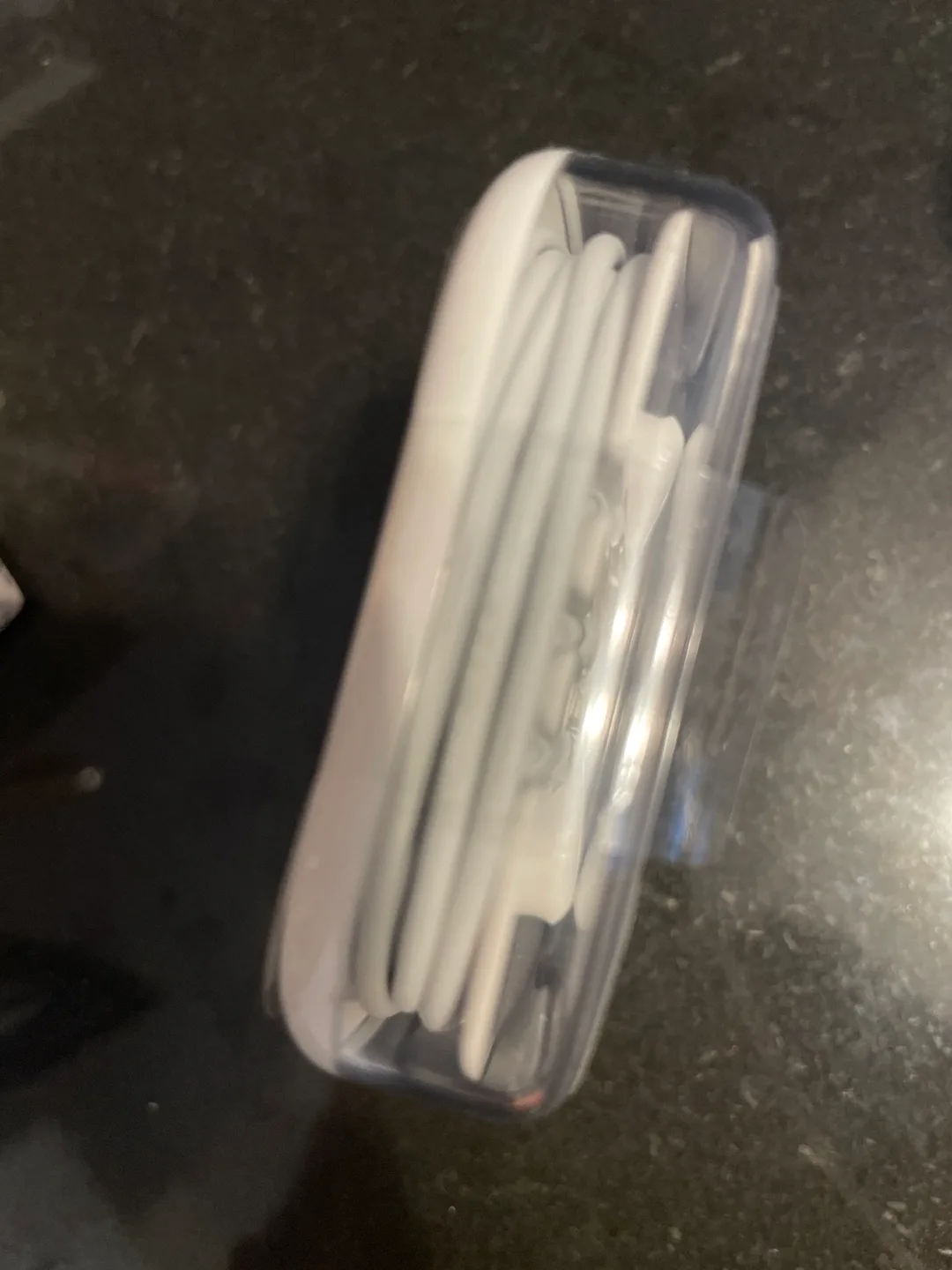 New Apple EarPods with 3.5mm Plug image indicator(3)