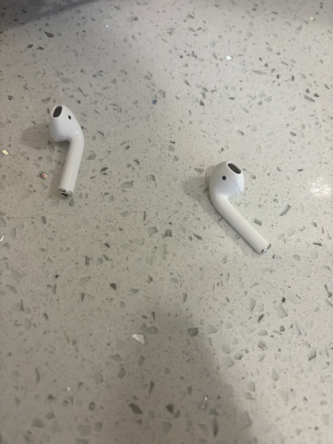 AirPods 2nd Generation - photo 3