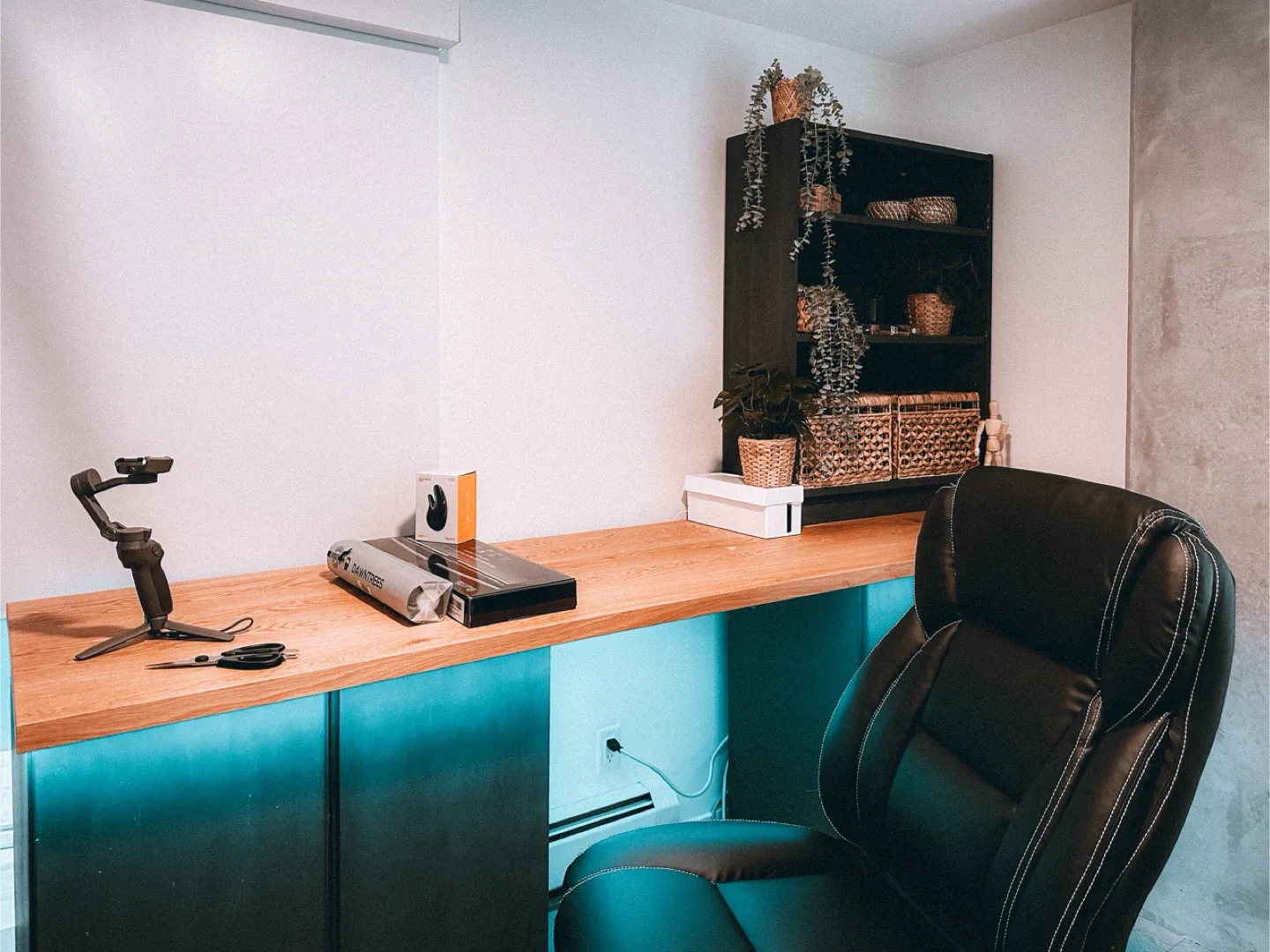 IKEA Countertop/Extra Long Desktop - Oak Veneer with LED lights thumbnail
