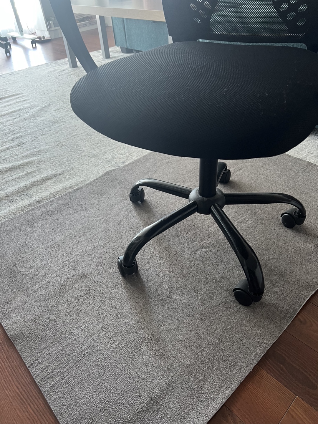 Black Mesh Office Chair - photo 2