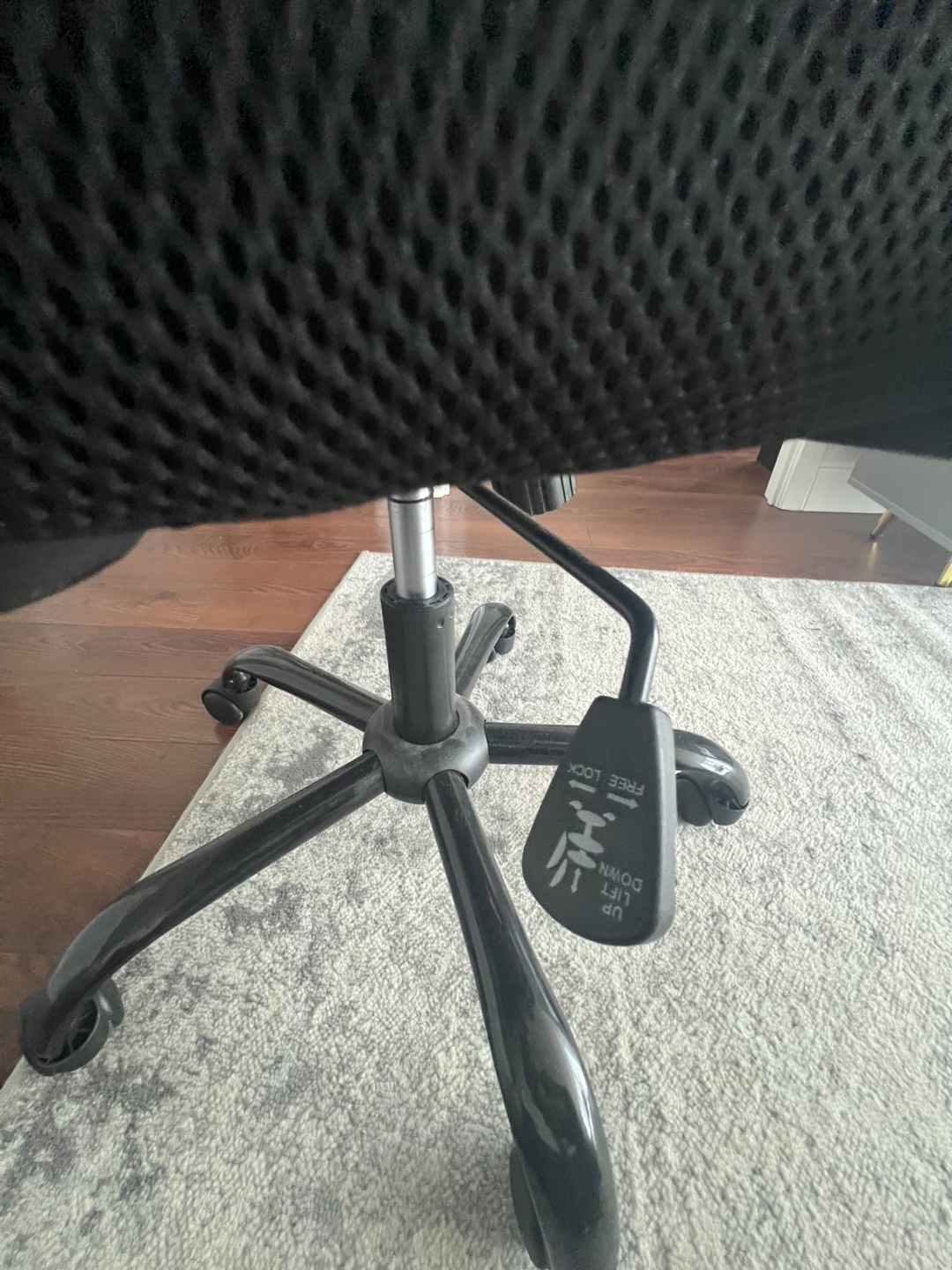 Black Mesh Office Chair - photo 4
