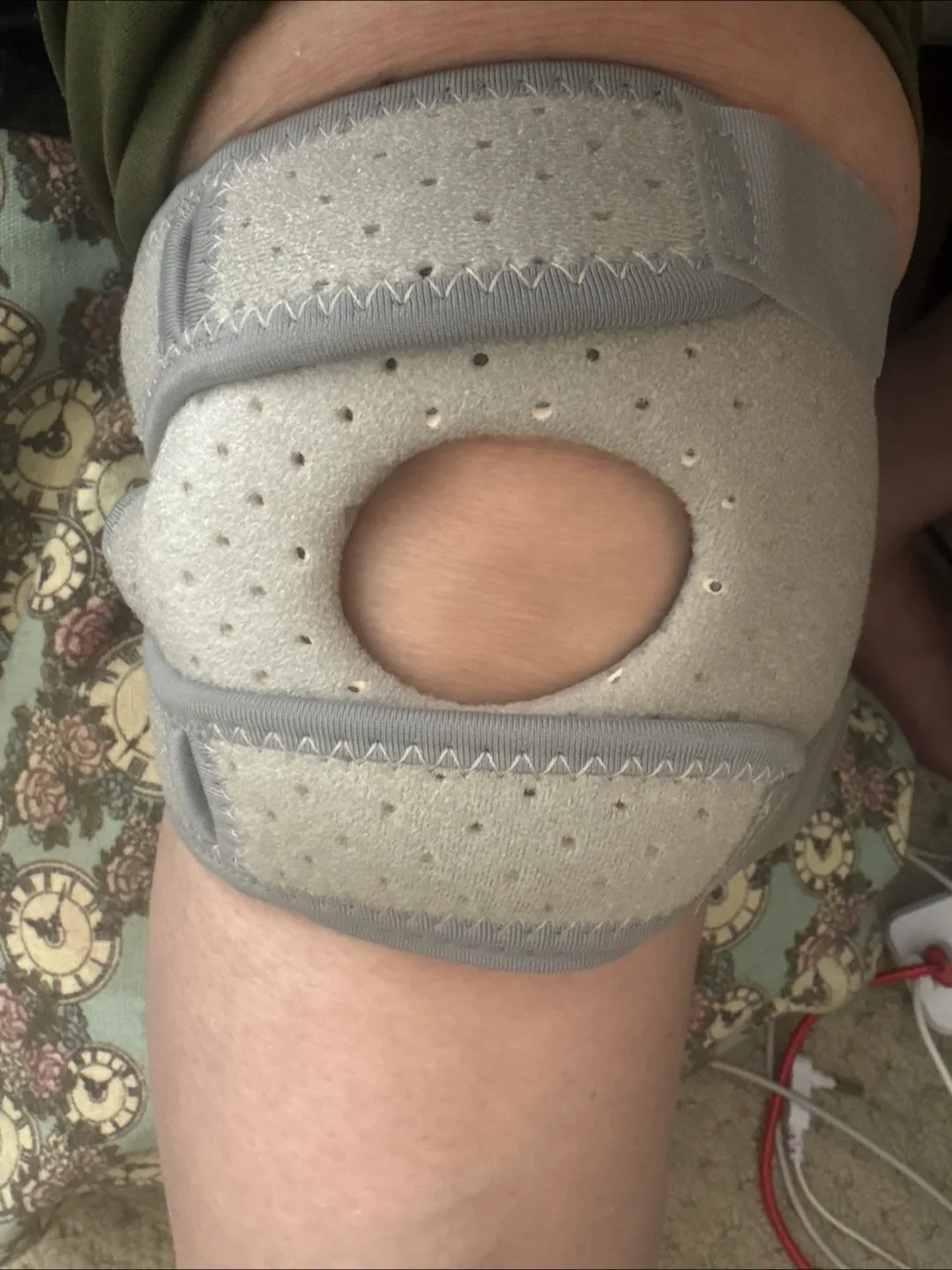 Knee Brace - One Size Fits All image indicator(5)