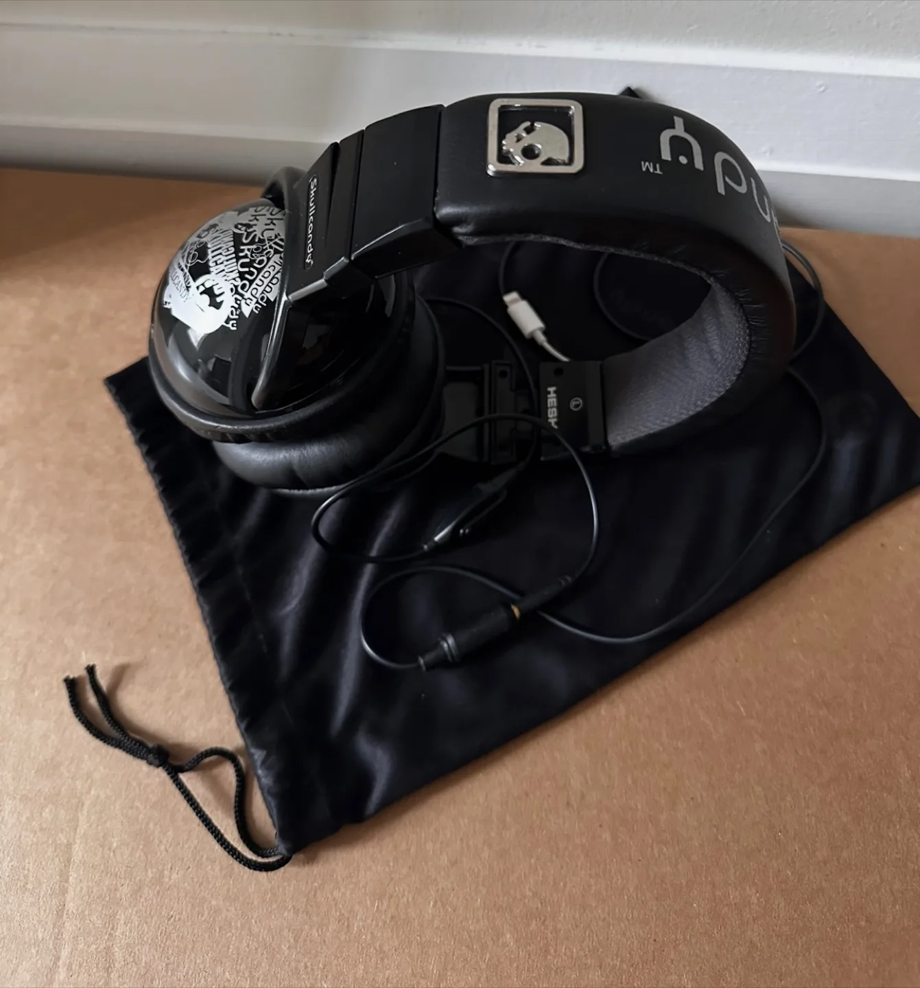 Skullcandy Hesh 2.0 Black Headphones image indicator(2)