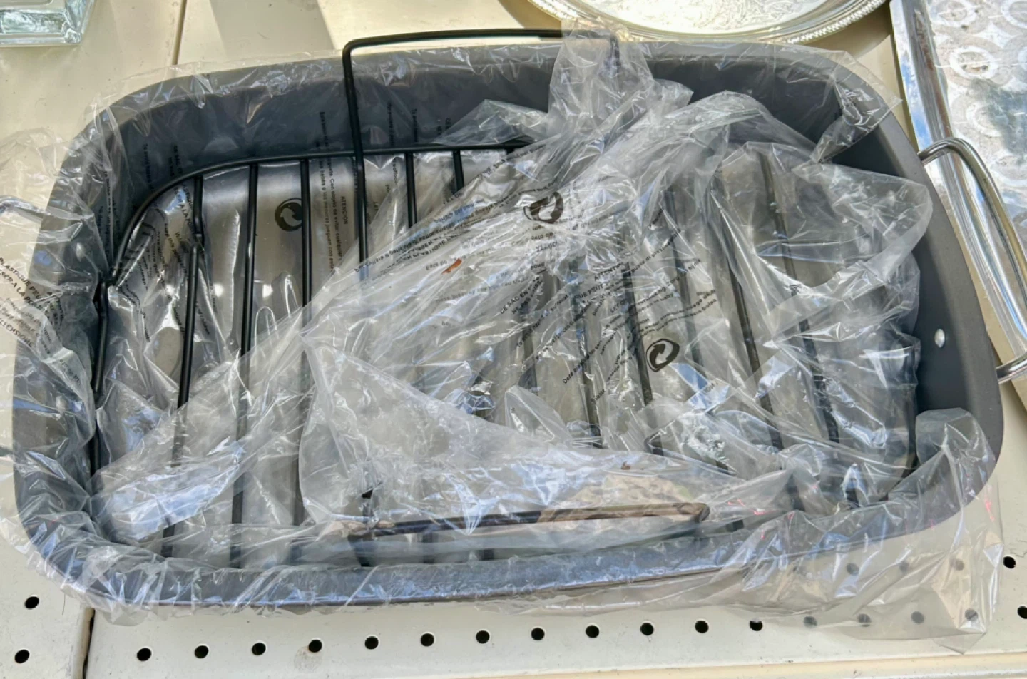 Roasting Pan with Rack - New in Packaging