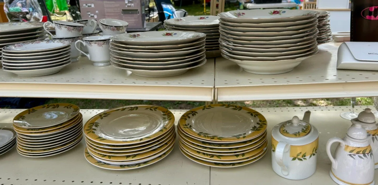 Vintage Floral Dinnerware Set thumbnail