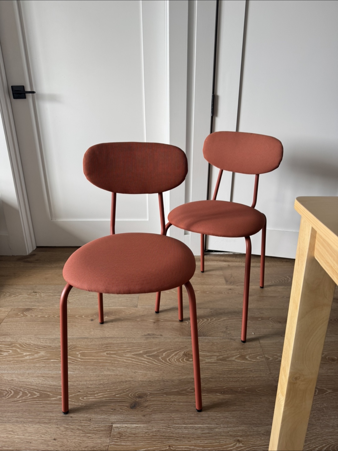 Modern Farmhouse Table and Terracotta Chairs - photo 2