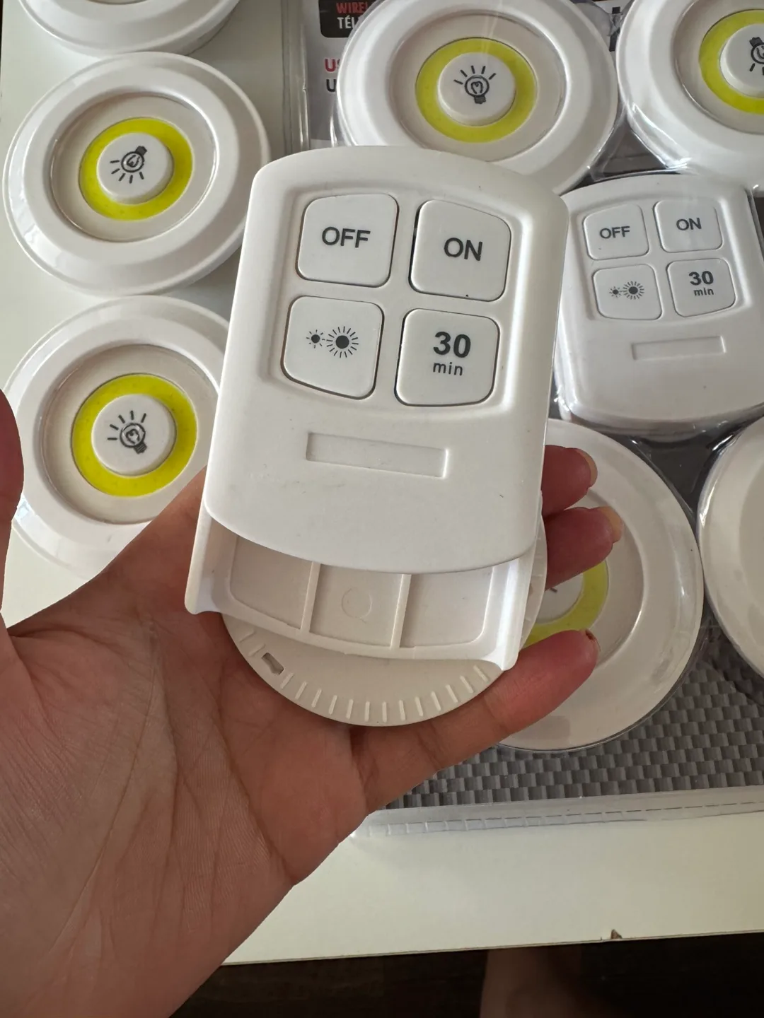 Wireless COB lighting with remote control, pk. of 4(3ex+remote) image indicator(2)