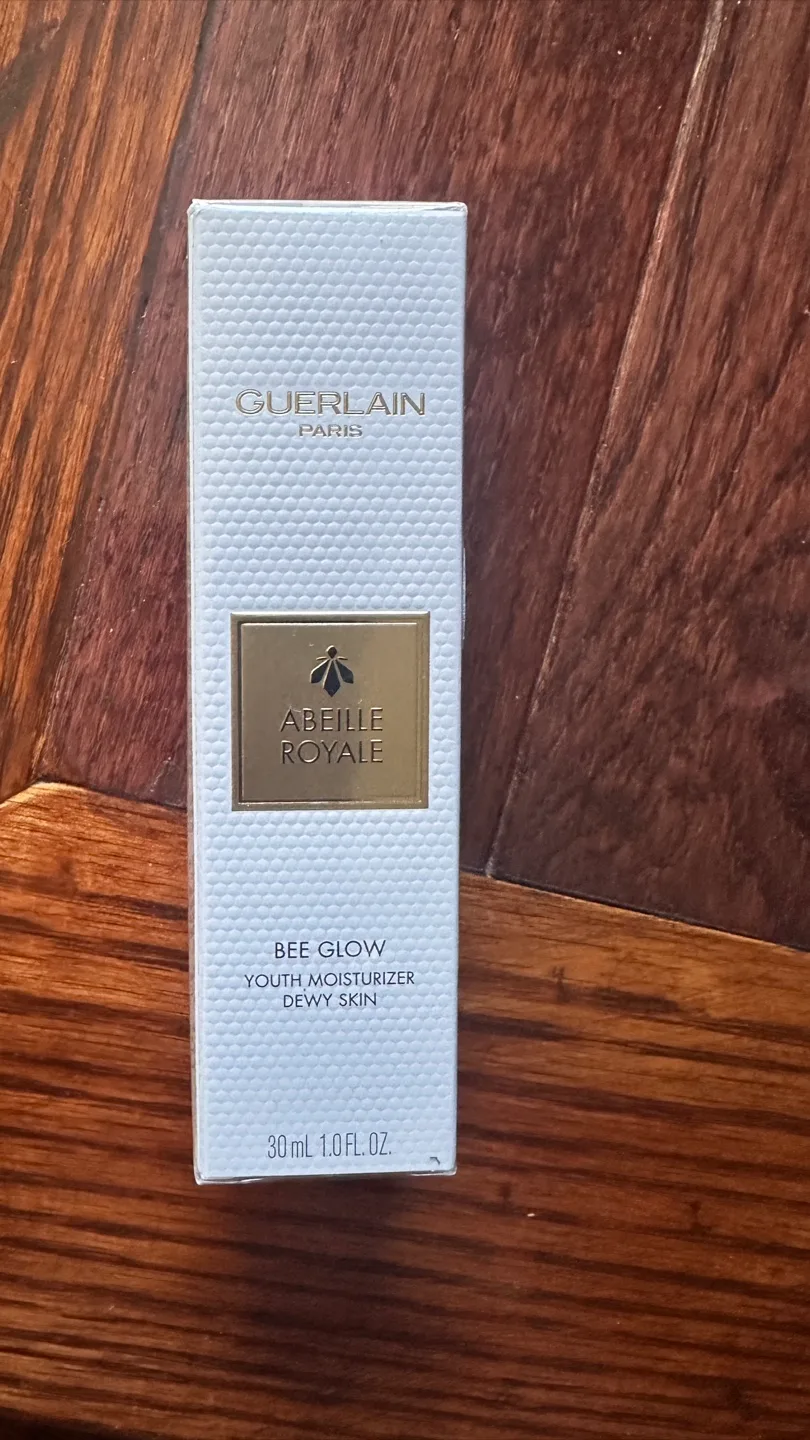 Guerlain Abeille Royale Bee Glow Youth Moisturizer thumbnail