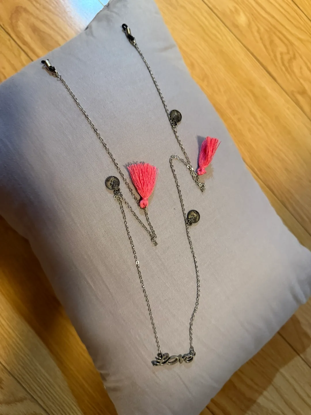 Silver Glasses Chain with Tassels image indicator(2)