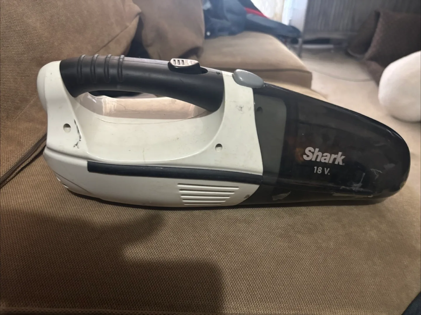 Shark 18V Handheld Vacuum thumbnail