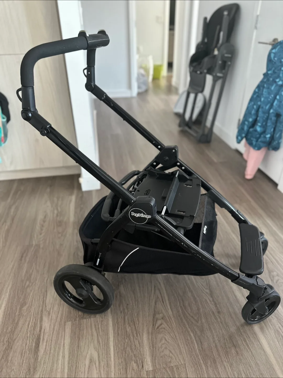 Like new Peg Perego Stage 1 car seat — 3 years warranty left! image indicator(4)